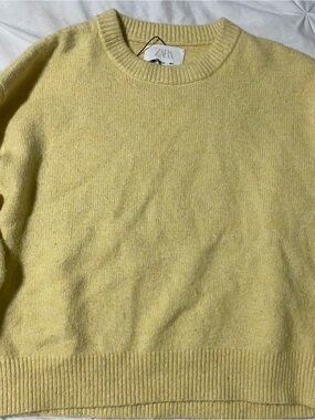 ZARA Pale Yellow Ribbed Crewneck Sweater